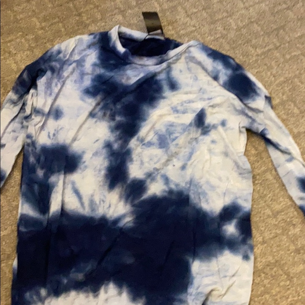 Long sleeve tie die shirt
